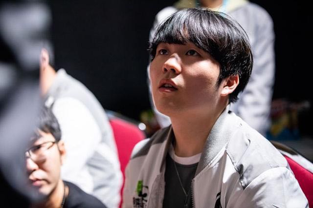 J9-包含Rookie在SKT比赛中突破纪录，比分优势明显引发热议！的词条